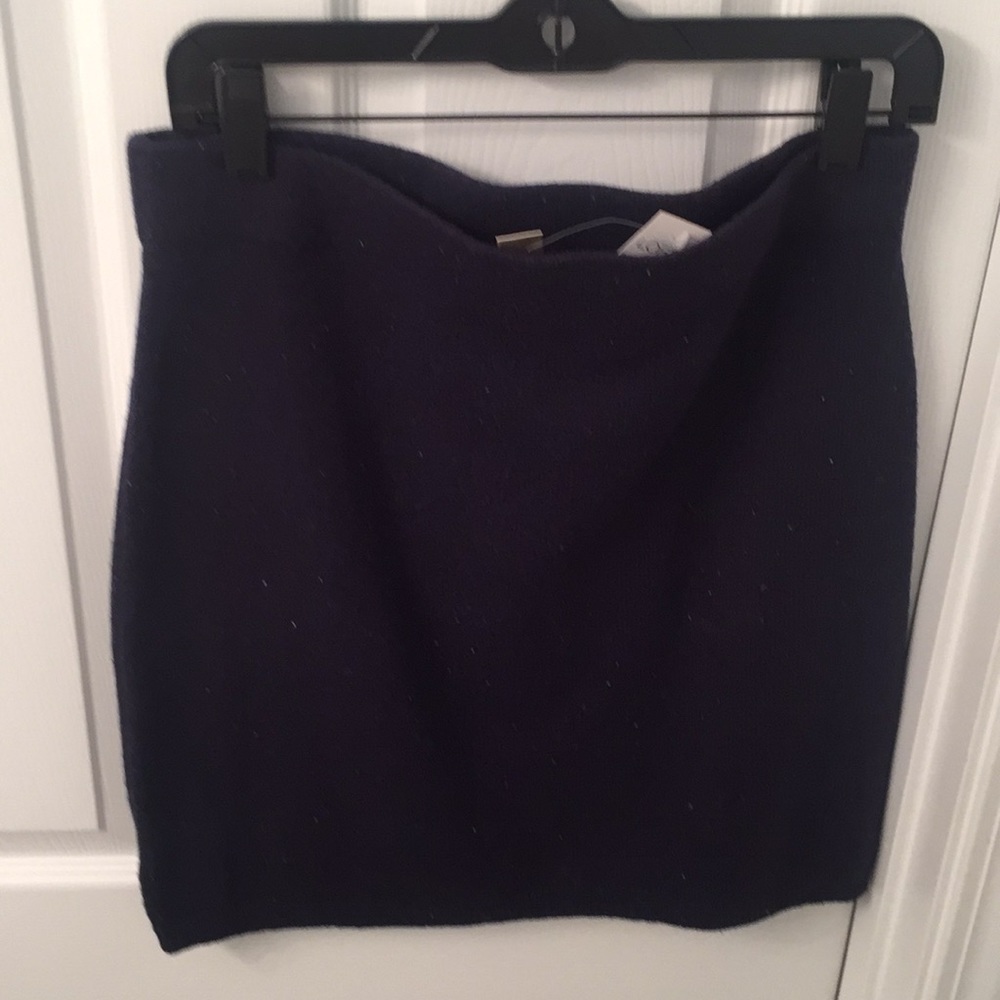 Stretchy fitted mini skirt